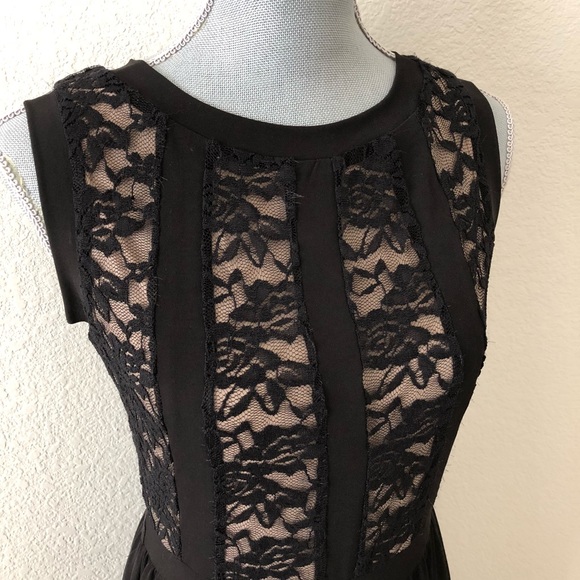 Candalite Lace Maxi Dress - Picture 3 of 6